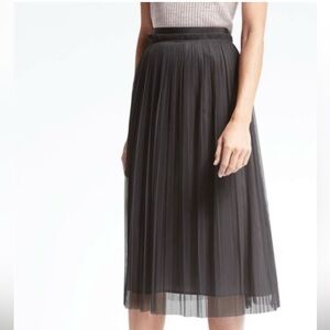 Banana Republic Pleated Tulle Skirt Grey
